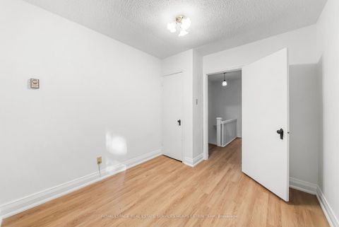 Photo 23 at 63 Thursfield Crescent, Leaside, Toronto