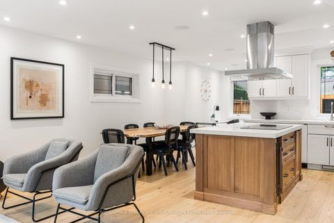 Photo 10 at 817 Millwood Road, Leaside, Toronto