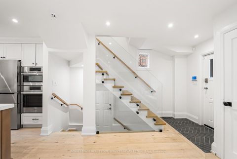Photo 16 at 817 Millwood Road, Leaside, Toronto