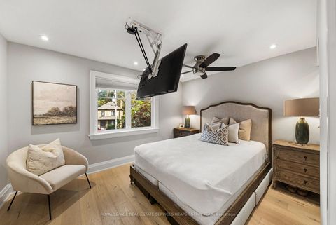 Photo 19 at 817 Millwood Road, Leaside, Toronto