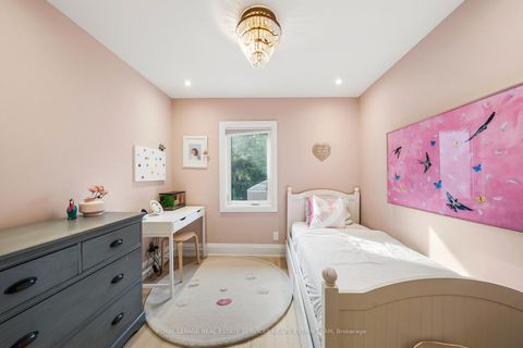 Photo 28 at 817 Millwood Road, Leaside, Toronto