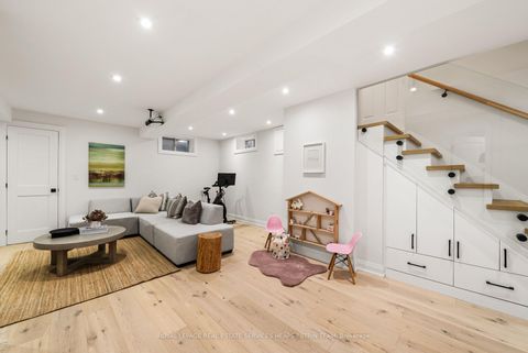 Photo 33 at 817 Millwood Road, Leaside, Toronto