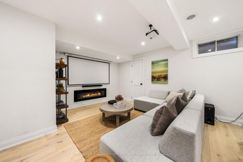 Photo 34 at 817 Millwood Road, Leaside, Toronto