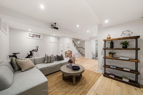 Photo 38 at 817 Millwood Road, Leaside, Toronto