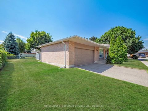 Photo 2 at 1 Mosswood Lane, Clairville, Toronto