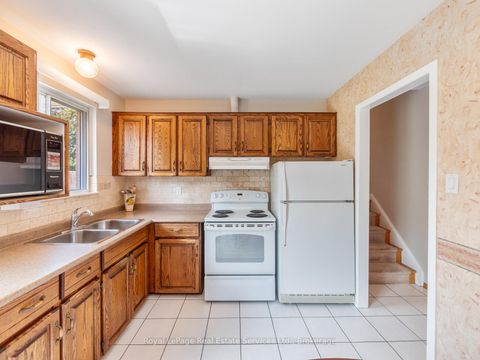 Photo 13 at 1 Mosswood Lane, Clairville, Toronto