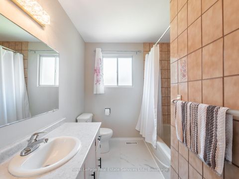 Photo 18 at 1 Mosswood Lane, Clairville, Toronto