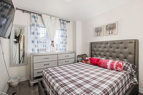Photo 13 at 88 Jolly Way S, Dorset Park, Toronto