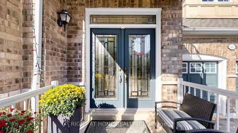 Photo 1 at 40 Chateau Drive, Vellore Village, Vaughan