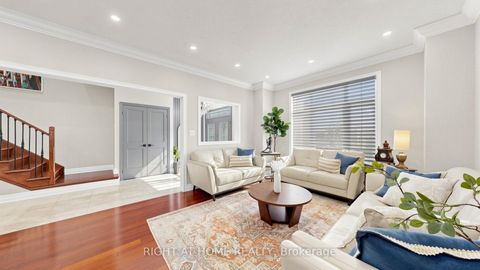 Photo 3 at 40 Chateau Drive, Vellore Village, Vaughan