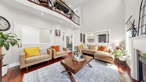 Photo 9 at 40 Chateau Drive, Vellore Village, Vaughan