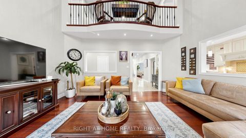Photo 11 at 40 Chateau Drive, Vellore Village, Vaughan