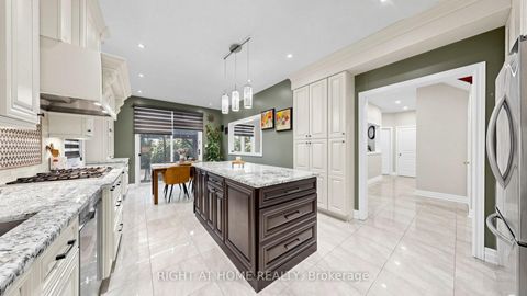 Photo 13 at 40 Chateau Drive, Vellore Village, Vaughan