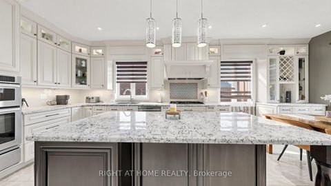 Photo 14 at 40 Chateau Drive, Vellore Village, Vaughan