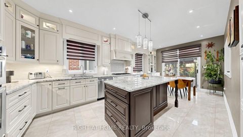 Photo 16 at 40 Chateau Drive, Vellore Village, Vaughan