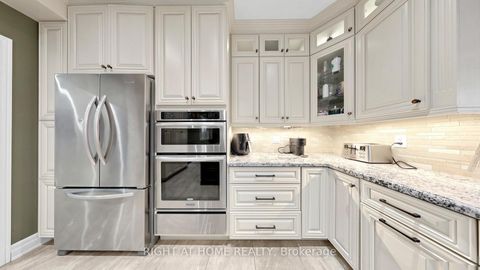 Photo 17 at 40 Chateau Drive, Vellore Village, Vaughan