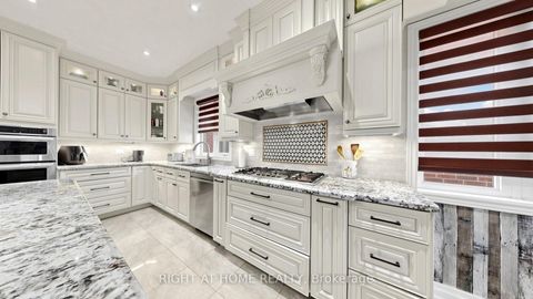 Photo 19 at 40 Chateau Drive, Vellore Village, Vaughan