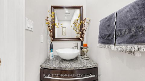 Photo 21 at 40 Chateau Drive, Vellore Village, Vaughan
