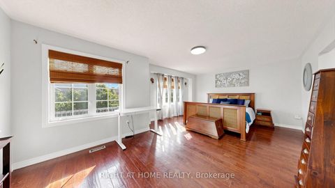 Photo 26 at 40 Chateau Drive, Vellore Village, Vaughan