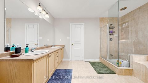 Photo 30 at 40 Chateau Drive, Vellore Village, Vaughan