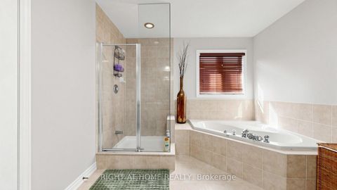 Photo 31 at 40 Chateau Drive, Vellore Village, Vaughan