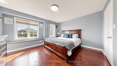 Photo 32 at 40 Chateau Drive, Vellore Village, Vaughan