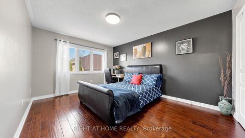 Photo 37 at 40 Chateau Drive, Vellore Village, Vaughan