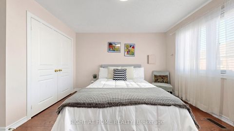 Photo 40 at 40 Chateau Drive, Vellore Village, Vaughan