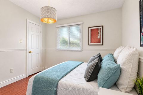 Photo 17 at 14 Crawford Rose Drive, Aurora Heights, Aurora