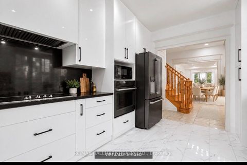 Photo 7 at 70 - 190 Harding Boulevard W, North Richvale, Richmond Hill