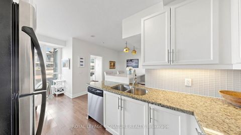 Photo 10 at 402 - 500 St Clair Avenue W, Cedarvale, Toronto