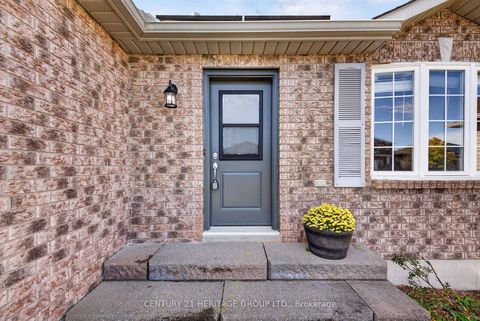 Photo 2 at 162 Madelaine Drive, Painswick South, Barrie