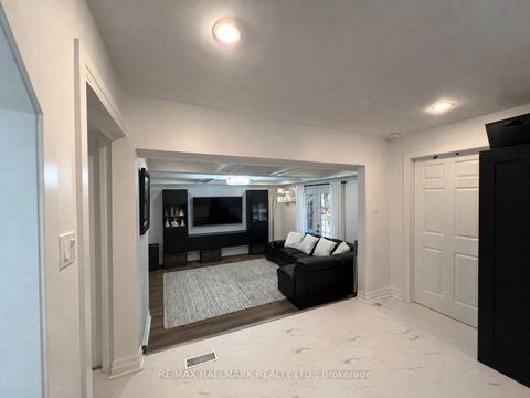 Photo 4 at 36 FERGUS Avenue N, Oak Ridges Lake Wilcox, Richmond Hill