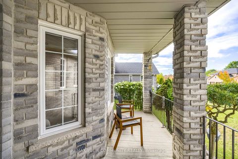 Photo 3 at 21 Silvercreek Crescent, Ardagh, Barrie