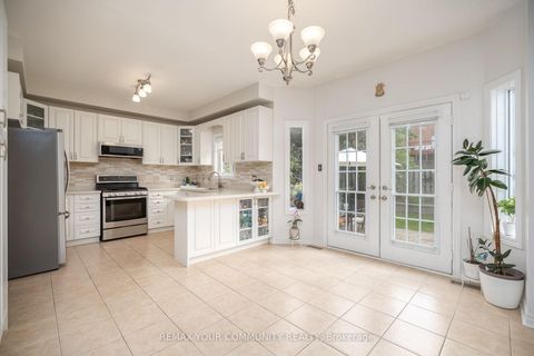 Photo 13 at 21 Silvercreek Crescent, Ardagh, Barrie