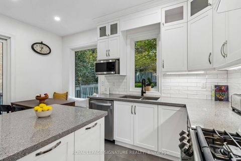 Photo 12 at 19 Ballymore Drive, Bayview Wellington, Aurora