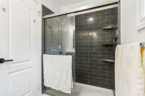 Photo 34 at 19 Ballymore Drive, Bayview Wellington, Aurora