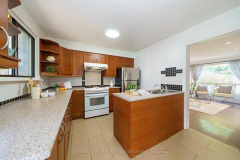 Photo 7 at 172 Hollyberry Trail, Hillcrest Village, Toronto