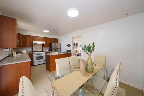 Photo 9 at 172 Hollyberry Trail, Hillcrest Village, Toronto