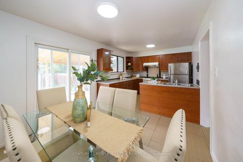 Photo 10 at 172 Hollyberry Trail, Hillcrest Village, Toronto