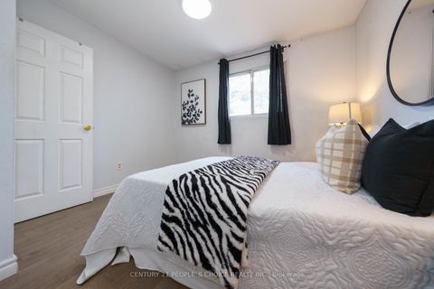 Photo 12 at 172 Hollyberry Trail, Hillcrest Village, Toronto