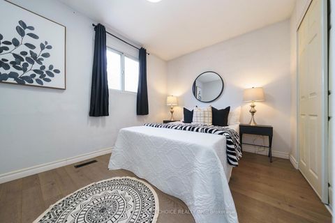 Photo 14 at 172 Hollyberry Trail, Hillcrest Village, Toronto