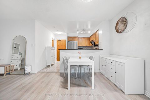 Photo 14 at 807 - 7 Lorraine Drive, Willowdale West, Toronto