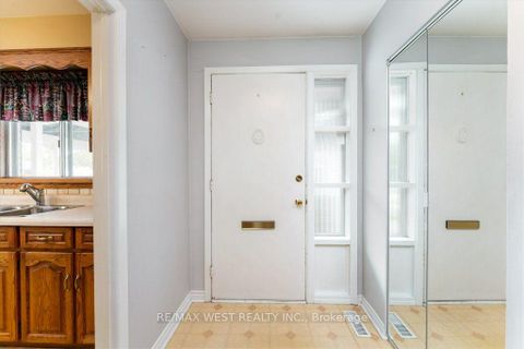 Photo 3 at 38 Albacore Crescent, Woburn, Toronto