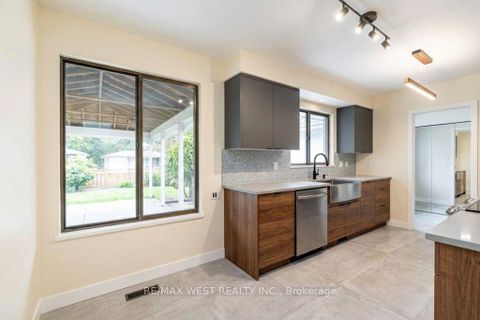 Photo 4 at 38 Albacore Crescent, Woburn, Toronto