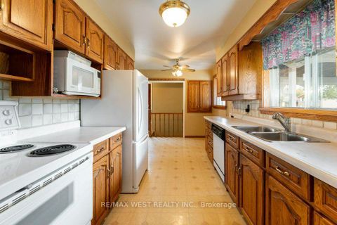 Photo 5 at 38 Albacore Crescent, Woburn, Toronto