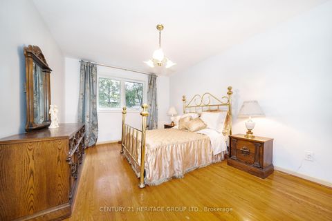 Photo 18 at 37 Gambello Crescent, York University Heights, Toronto