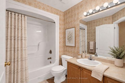 Photo 11 at 5 Sandringham Drive, Shore, Barrie