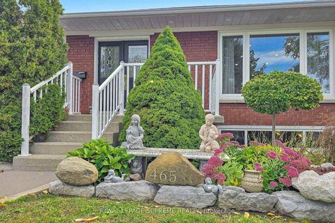 Photo 3 at 465 Maple Leaf Drive, Maple Leaf, Toronto