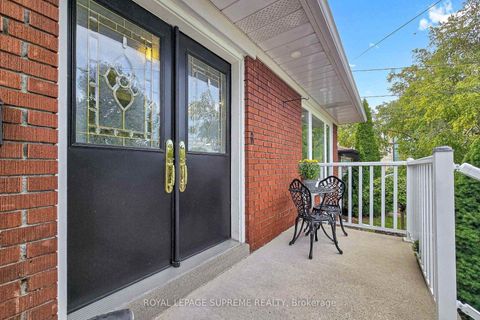 Photo 4 at 465 Maple Leaf Drive, Maple Leaf, Toronto